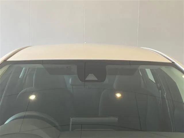 トヨタ　カローラ　セダン　ハイブリッド