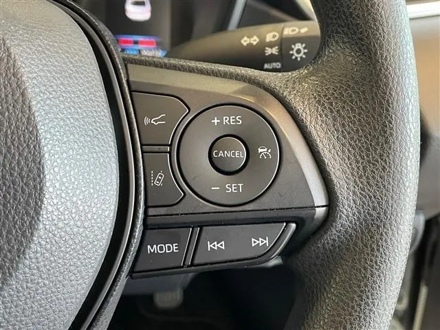 トヨタ　カローラ　セダン　ハイブリッド