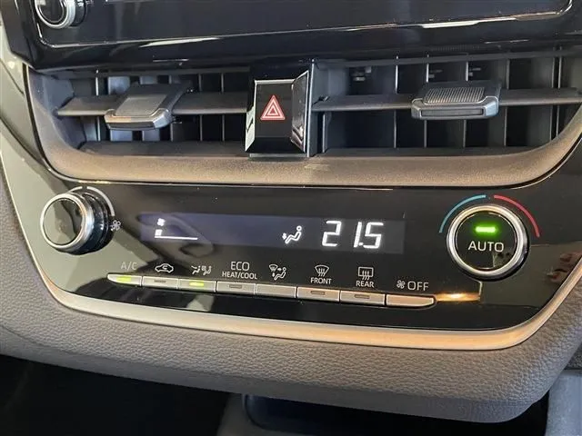 トヨタ　カローラ　セダン　ハイブリッド