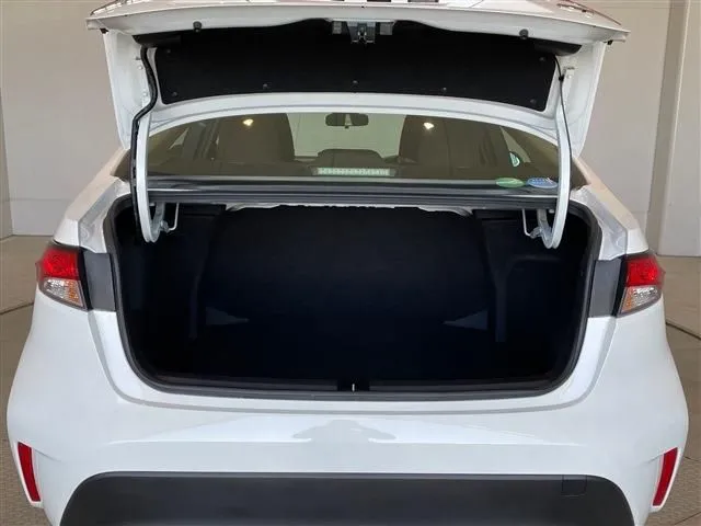 トヨタ　カローラ　セダン　ハイブリッド