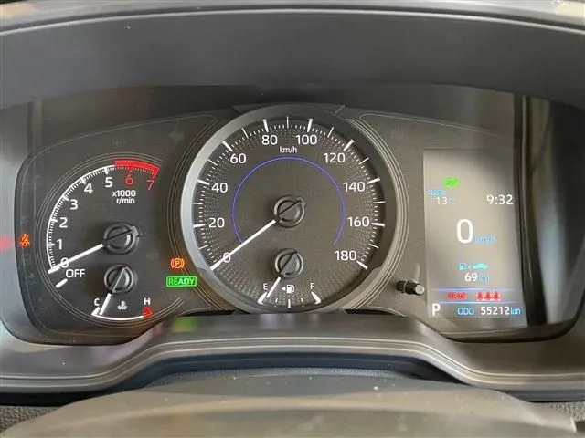 トヨタ　カローラ　セダン　ハイブリッド