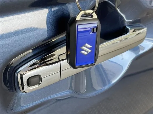 スペーシア　カスタム（スズキ）の車両写真