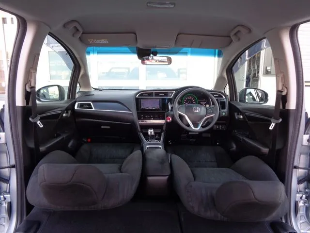 ホンダ　シャトル　ハイブリッド