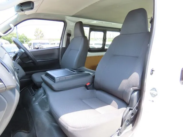 ハイエースバン 2WD(トヨタ)の車両写真