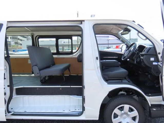 ハイエースバン 2WD(トヨタ)の車両写真