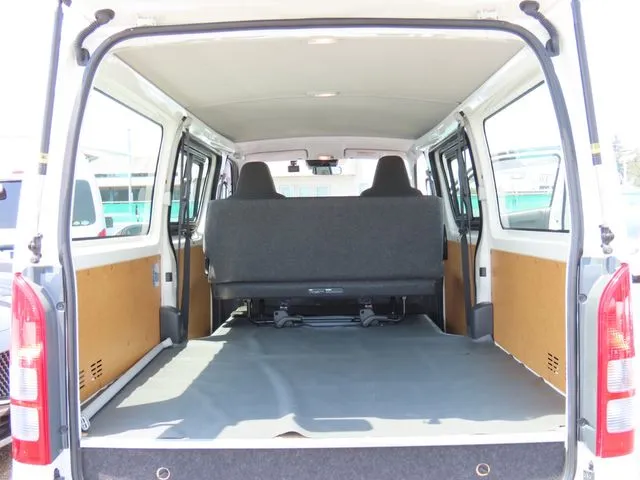 ハイエースバン 2WD(トヨタ)の車両写真