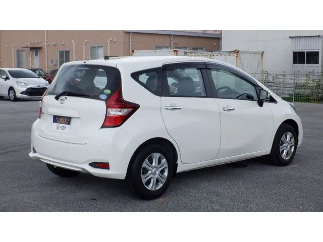 ノート（ニッサン）の車両写真