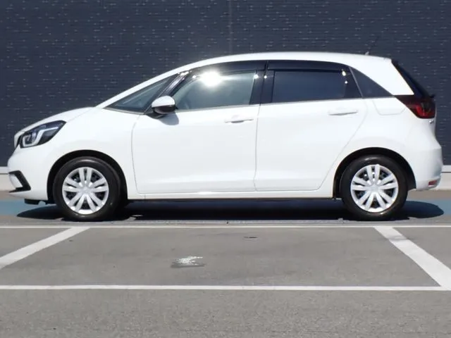 フィット　ｅ：ＨＥＶ（ホンダ）の車両写真