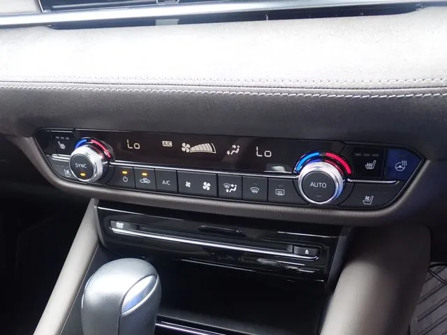 マツダ　アテンザ　セダン