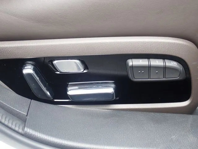 マツダ　アテンザ　セダン