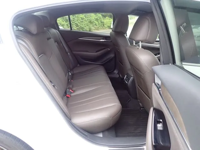 マツダ　アテンザ　セダン