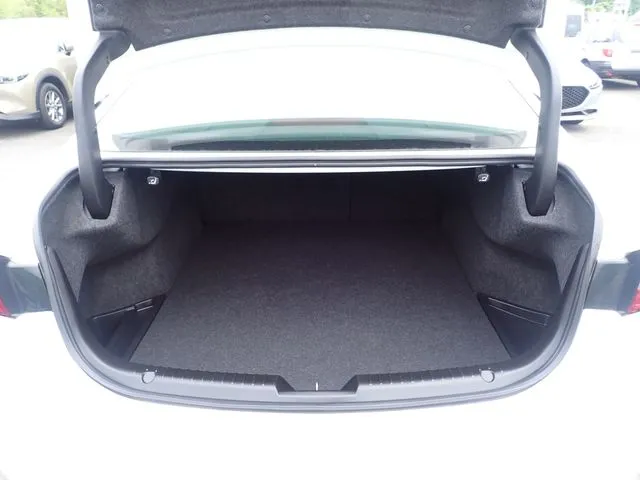 マツダ　アテンザ　セダン