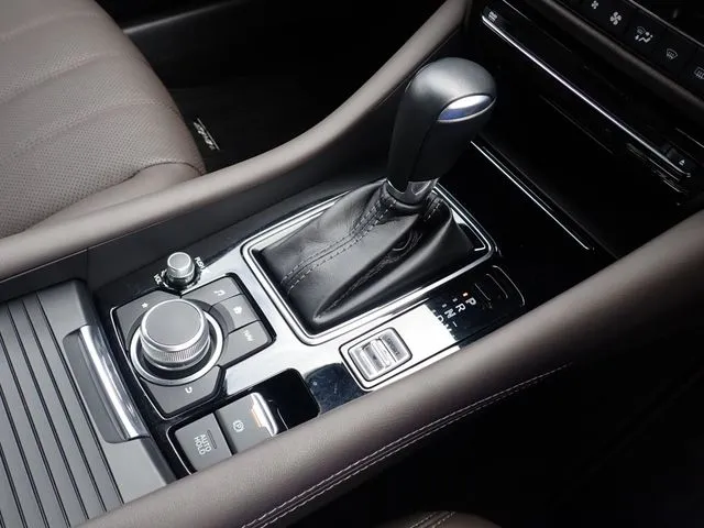 マツダ　アテンザ　セダン