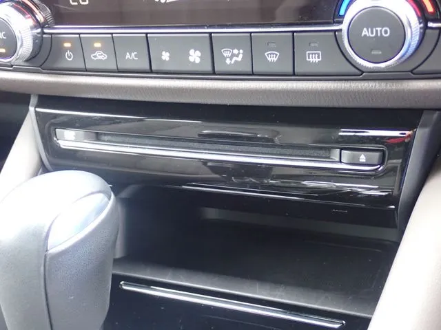 マツダ　アテンザ　セダン