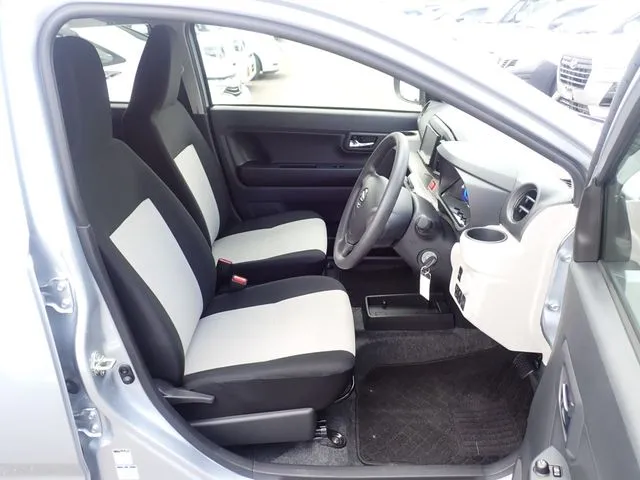 ダイハツ ミラ イース 4WD