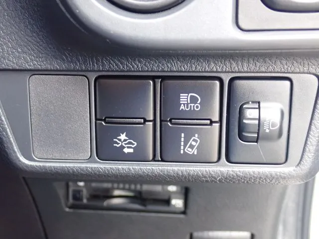 トヨタ カローラアクシオ ハイブリッド