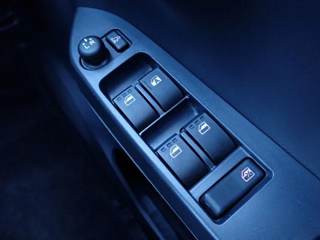 ミラ　イース（ダイハツ）の車両写真