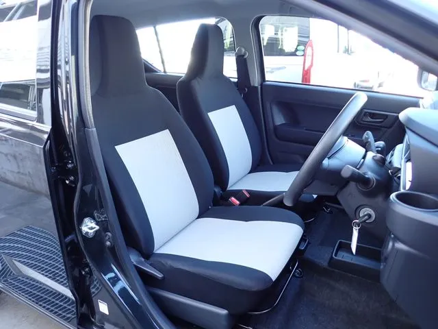 ミラ　イース（ダイハツ）の車両写真