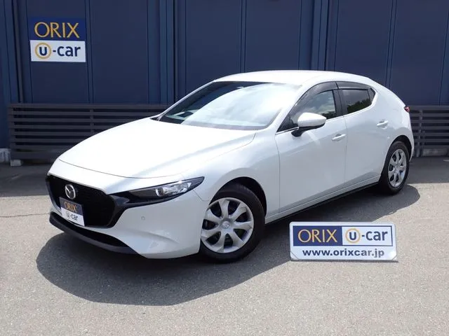 マツダ　ＭＡＺＤＡ３　ファストバック