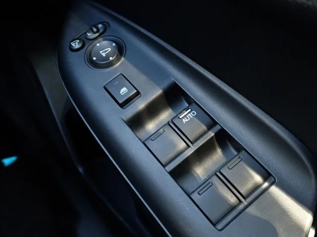 シャトル　ハイブリッド（ホンダ）の車両写真