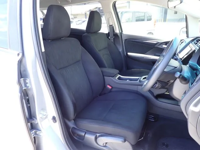 シャトル　ハイブリッド（ホンダ）の車両写真