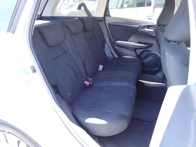 シャトル　ハイブリッド（ホンダ）の車両写真