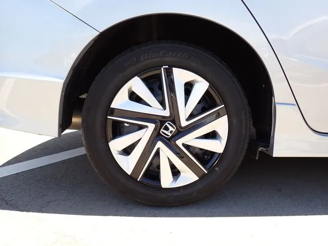 シャトル　ハイブリッド（ホンダ）の車両写真