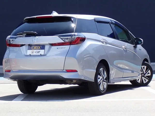 シャトル　ハイブリッド（ホンダ）の車両写真