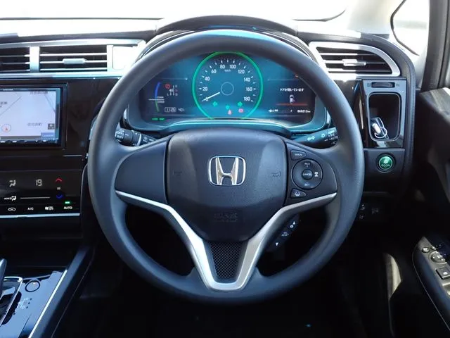 シャトル　ハイブリッド（ホンダ）の車両写真