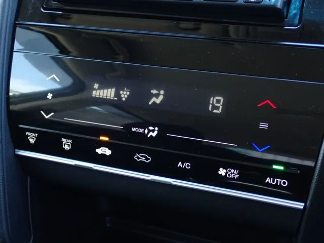 シャトル　ハイブリッド（ホンダ）の車両写真