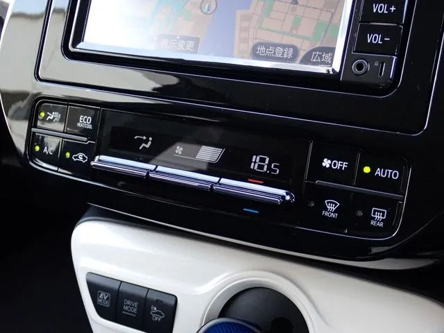 プリウス（トヨタ）の車両写真