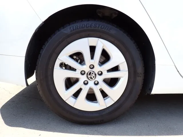 プリウス（トヨタ）の車両写真