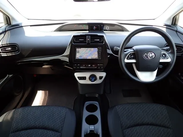 プリウス（トヨタ）の車両写真