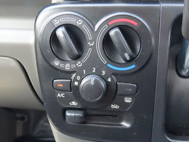 エブリイバン（スズキ）の車両写真