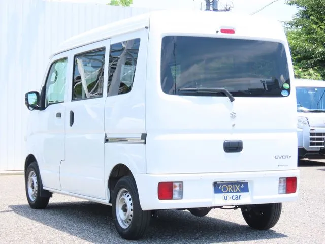 エブリイバン（スズキ）の車両写真