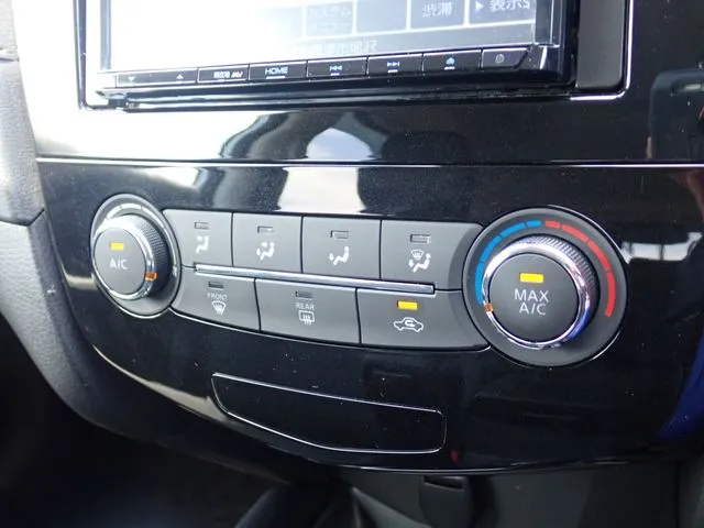 ニッサン　エクストレイル　４ＷＤ