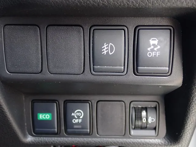 ニッサン　エクストレイル　４ＷＤ