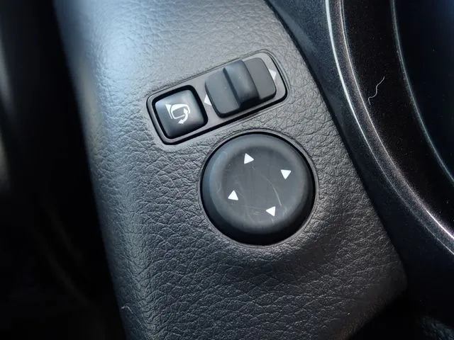 ニッサン　エクストレイル　４ＷＤ