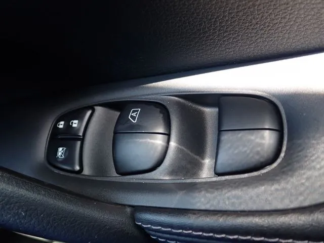 ニッサン　エクストレイル　４ＷＤ