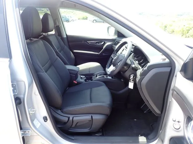 ニッサン　エクストレイル　４ＷＤ