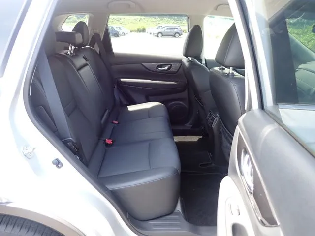 ニッサン　エクストレイル　４ＷＤ