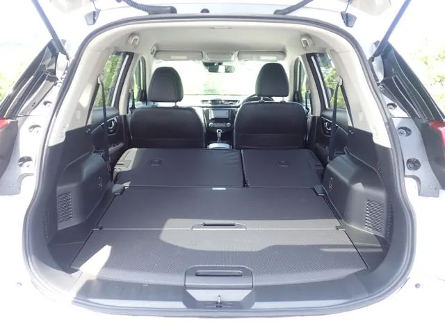 ニッサン　エクストレイル　４ＷＤ