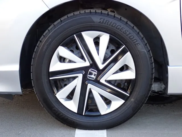 シャトル ハイブリッド(ホンダ)の車両写真