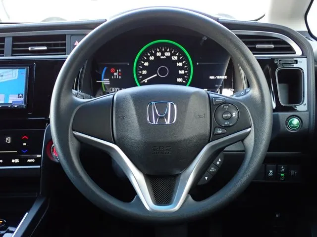 シャトル ハイブリッド(ホンダ)の車両写真