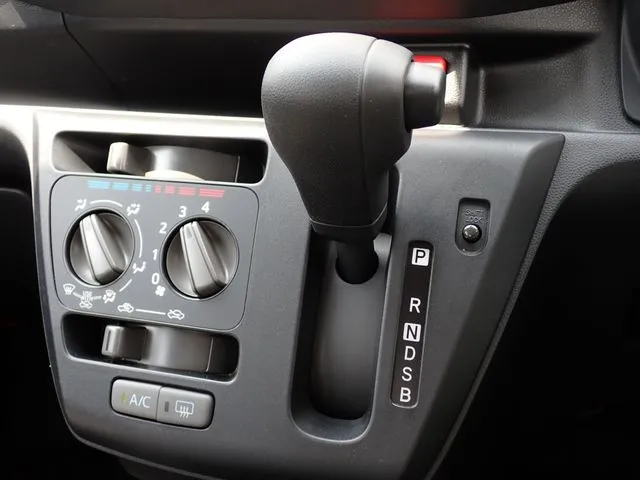 ダイハツ　ミラ　イース