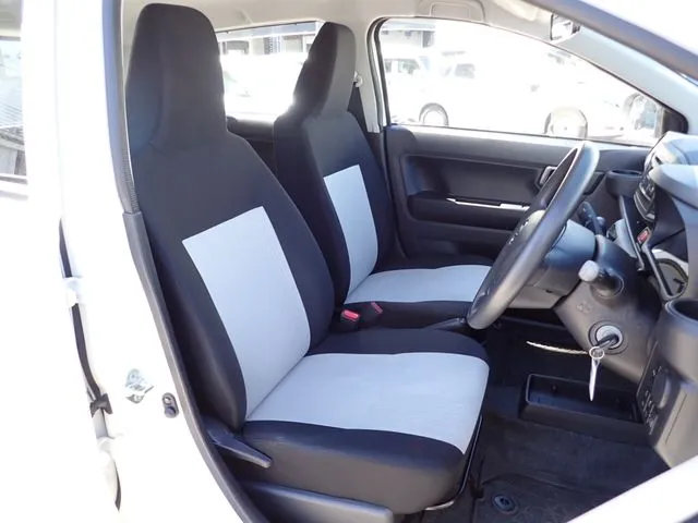 ミラ　イース（ダイハツ）の車両写真