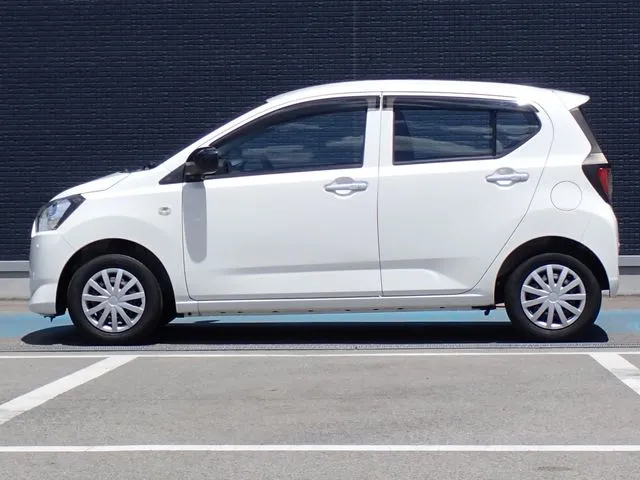 ミラ　イース（ダイハツ）の車両写真
