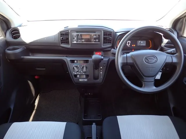 ミラ　イース（ダイハツ）の車両写真