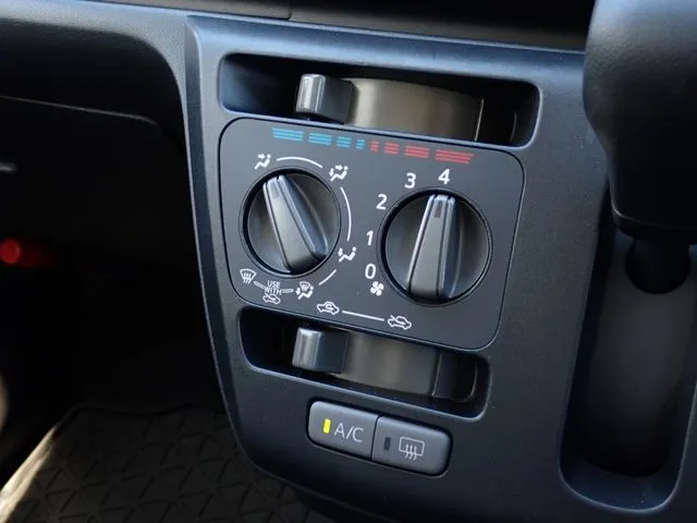 ミラ　イース（ダイハツ）の車両写真