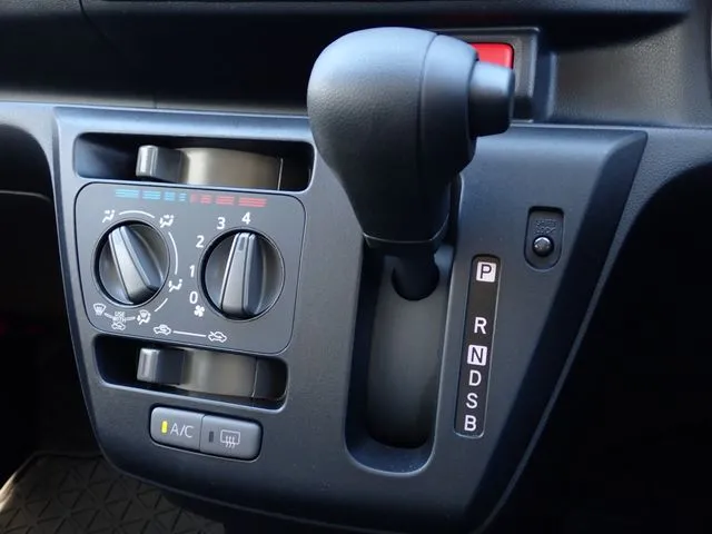 ミラ　イース（ダイハツ）の車両写真